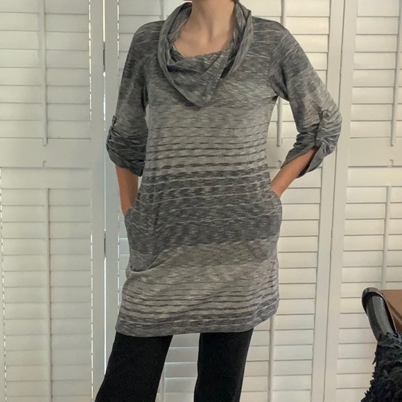 💗3/$15 💗 Max Studio Size Small Tunic Top - Picture 1 of 4